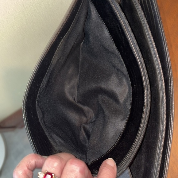 Robinson’s leather Crossbody bag reptile/ croc imprint black gold tone HW EUC - Picture 17 of 17